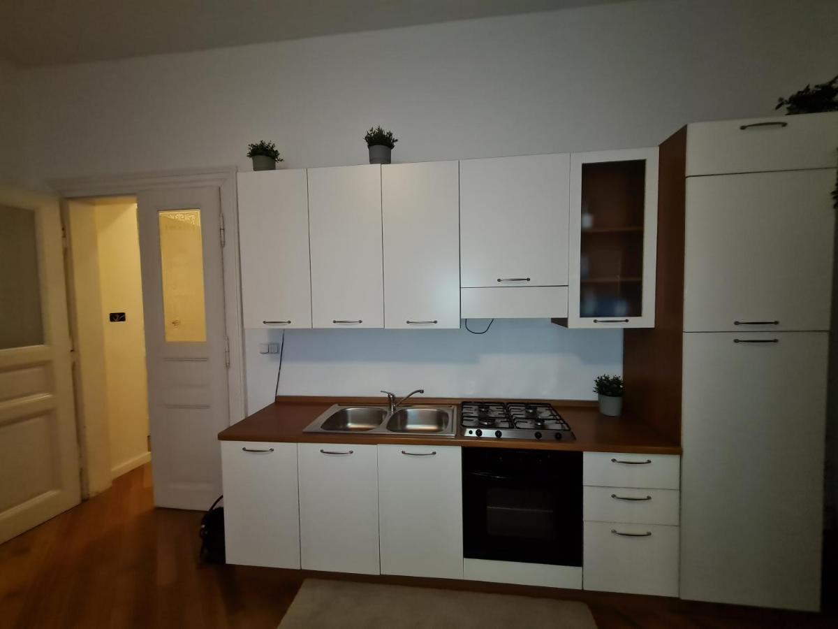 Astronomical Clock Apartments Прага Екстериор снимка