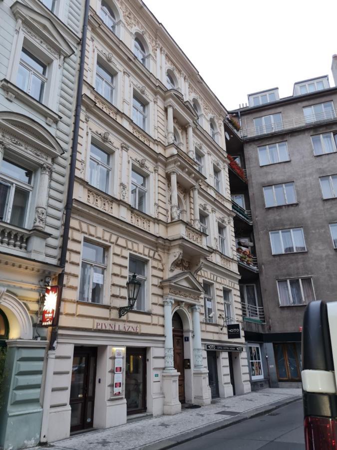 Astronomical Clock Apartments Прага Екстериор снимка