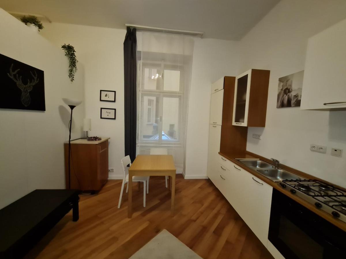 Astronomical Clock Apartments Прага Екстериор снимка