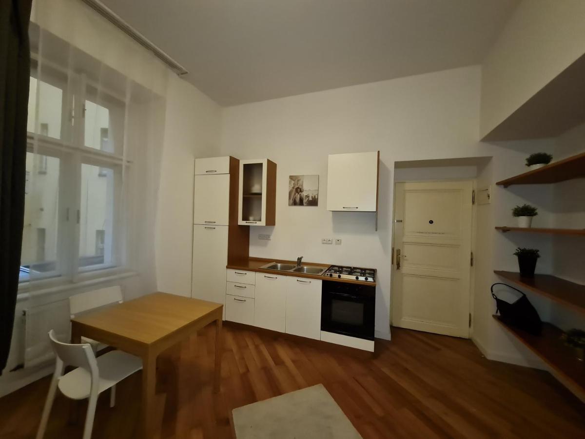 Astronomical Clock Apartments Прага Екстериор снимка