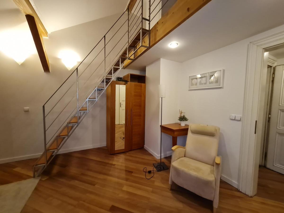 Astronomical Clock Apartments Прага Екстериор снимка