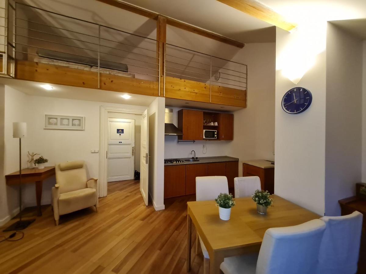 Astronomical Clock Apartments Прага Екстериор снимка