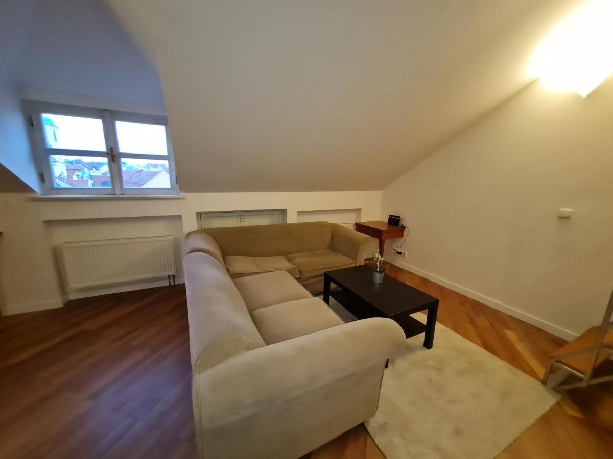 Astronomical Clock Apartments Прага Екстериор снимка