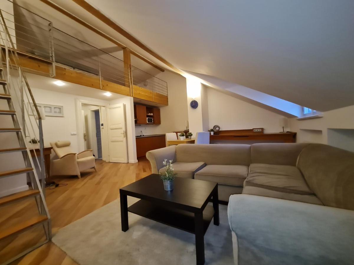 Astronomical Clock Apartments Прага Екстериор снимка
